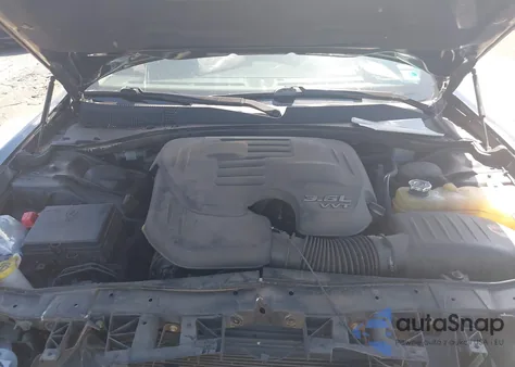 2019 Chrysler 300 Touring z USA, uszkodzony, nr VIN 2C3CCAAG7KH733347